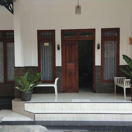 Sayana Homestay Sleman  Esterno foto