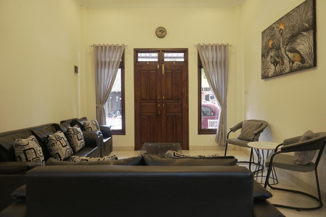 Sayana Homestay Sleman  Esterno foto